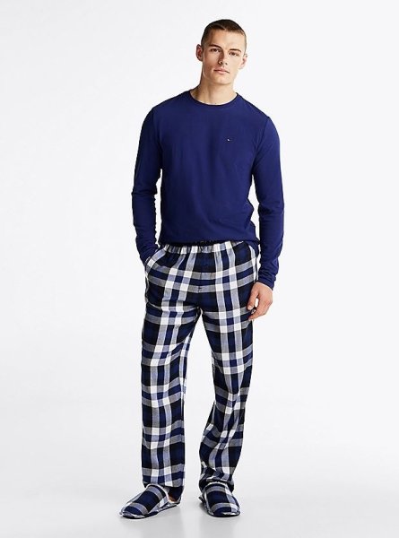 TOMMY HILFIGER Pyjama und Hausschuhe im Geschenkset 10757581